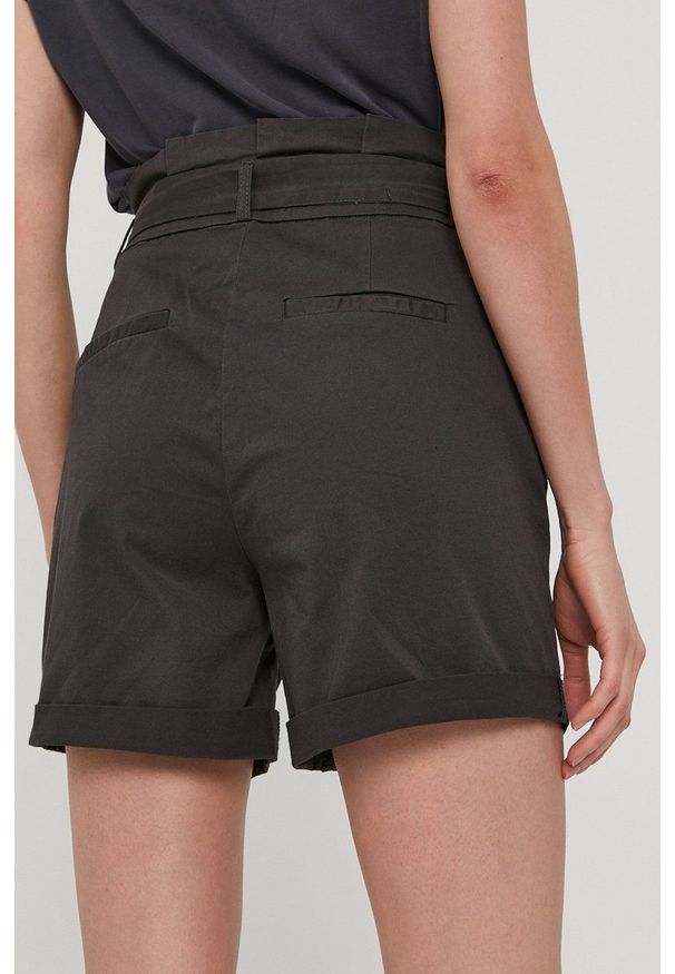 Vero Moda - Szorty. Okazja: na co dzień. Stan: podwyższony. Kolor: szary. Materiał: bawełna. Styl: casual