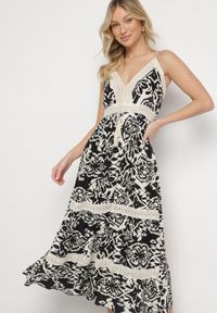 Born2be - Czarna Bawełniana Sukienka Rozkloszowana w Etniczny Wzór z Koronką Taliosha. Okazja: na co dzień. Typ kołnierza: dekolt w kształcie V. Kolor: czarny. Materiał: koronka, bawełna. Długość rękawa: na ramiączkach. Wzór: koronka. Styl: casual, elegancki #1