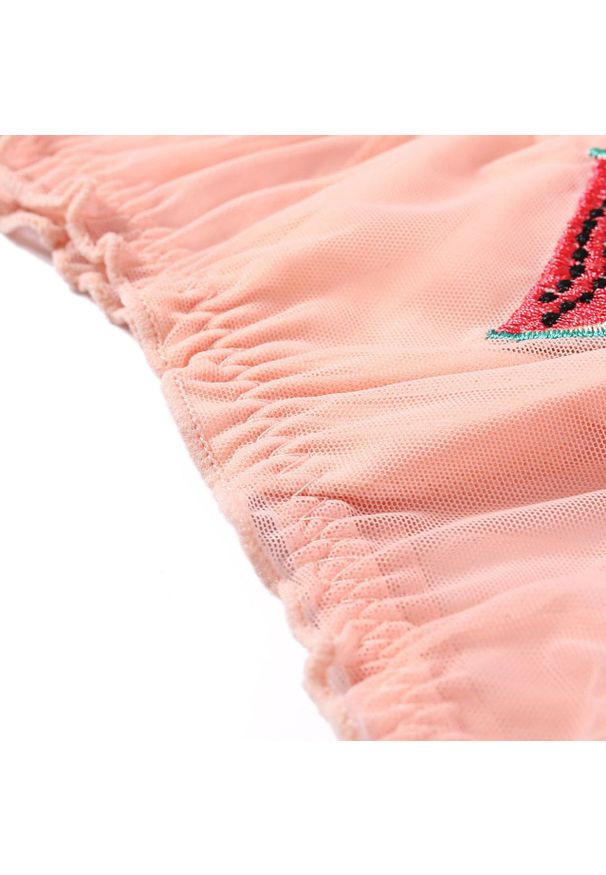 Intica - Figi z haftem owocowym z delikatnego materiału Anjana. Kolor: różowy. Materiał: materiał. Wzór: haft