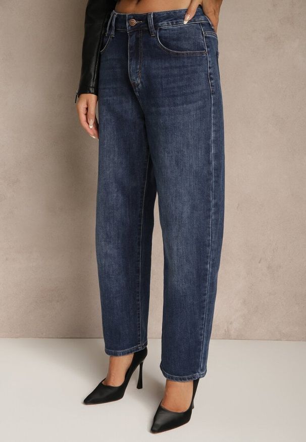 Renee - Niebieskie Bawełniane Jeansy Mom Fit z Wysokim Stanem Nelinela. Okazja: na co dzień. Stan: podwyższony. Kolor: niebieski. Styl: casual, klasyczny