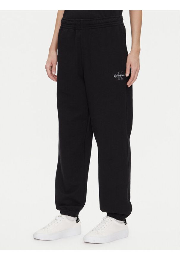 Calvin Klein Jeans Spodnie dresowe Monologo LV047B235G Czarny Regular Fit. Kolor: czarny. Materiał: bawełna