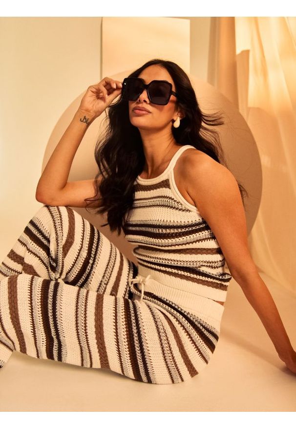 Sinsay - Bawełniane swetrowe spodnie w paski - wielobarwny. Materiał: bawełna. Wzór: paski