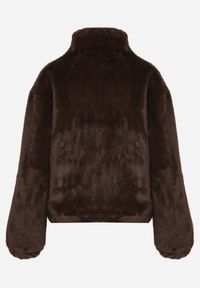 Born2be - Brązowa Futrzana Kurtka Ozdobiona Kieszeniami Vetilina. Okazja: na co dzień. Kolor: brązowy. Materiał: futro. Wzór: aplikacja. Styl: casual, elegancki #3