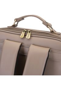 Wittchen - Męski plecak na laptopa 13/14” z gładką kieszenią. Kolor: beżowy. Materiał: skóra ekologiczna. Wzór: gładki. Styl: elegancki, casual, klasyczny, biznesowy #5