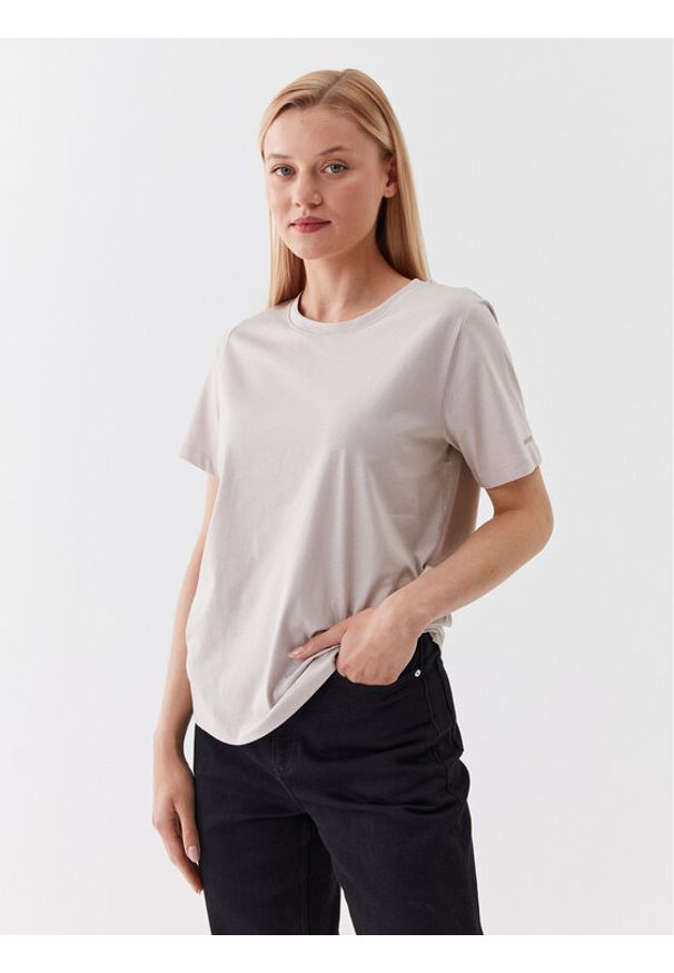 Calvin Klein T-Shirt K20K205410 Beżowy Relaxed Fit. Kolor: beżowy. Materiał: bawełna