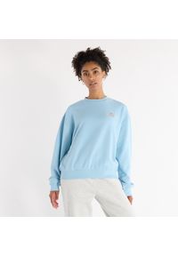 Bluza damska New Balance WT43559CUH – niebieska. Kolor: niebieski. Materiał: bawełna, poliester, prążkowany, dresówka. Styl: klasyczny #1