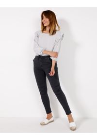 Unisono - SPODNIE JEANSOWE. Materiał: jeans. Sezon: jesień. Styl: klasyczny