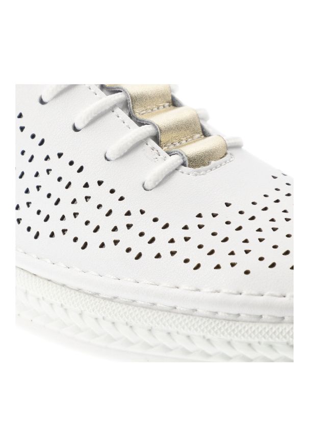 Sneakersy damskie S.Barski, cholewka skóra naturalna perforowana wiązanie klasyczne niski fason zaokrąglony nosek, białe, GR61-5992. Kolor: biały. Materiał: skóra. Szerokość cholewki: normalna. Styl: klasyczny