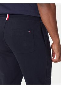 TOMMY HILFIGER - Tommy Hilfiger Spodnie dresowe Basic Branded MW0MW08388 Granatowy Regular Fit. Kolor: niebieski. Materiał: bawełna #4