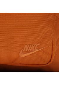 Nike Plecak DB3300-815 Pomarańczowy. Kolor: pomarańczowy. Materiał: materiał