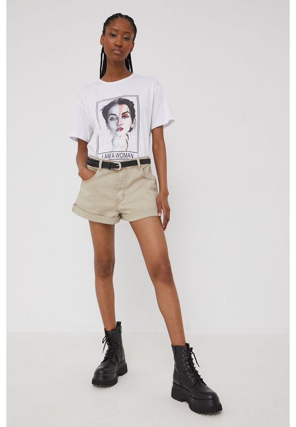 Answear Lab szorty damskie kolor beżowy gładkie high waist. Okazja: na co dzień. Stan: podwyższony. Kolor: beżowy. Materiał: tkanina. Wzór: gładki. Styl: wakacyjny