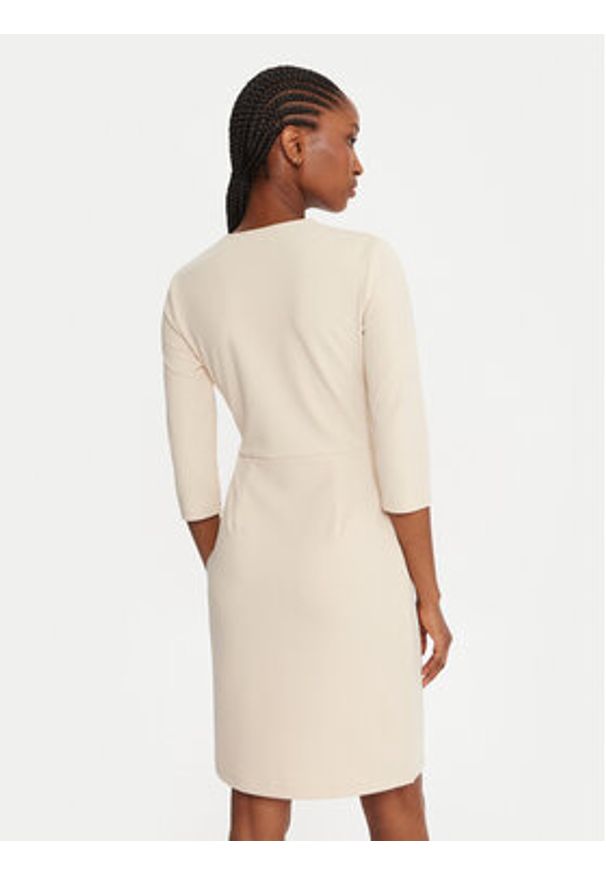 Rinascimento Sukienka koktajlowa CFC0020071002 Beżowy Regular Fit. Kolor: beżowy. Materiał: syntetyk. Styl: wizytowy