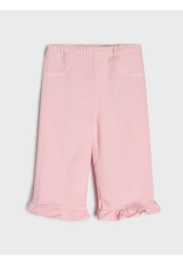 Sinsay - Jeansy pull on z ozdobnymi falbankami - różowy. Kolor: różowy. Materiał: jeans