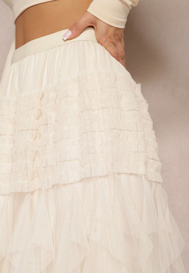 Renee - Jasnobeżowa Rozkloszowana Spódnica Maxi z Podszewką i Tiulem Esmerallda. Okazja: na co dzień. Kolor: beżowy. Materiał: tiul. Styl: elegancki, casual