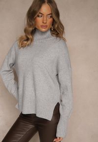 Renee - Szary Gładki Golf Casual Ralloria. Okazja: na co dzień. Typ kołnierza: golf. Kolor: szary. Materiał: jeans, prążkowany. Długość rękawa: długi rękaw. Długość: długie. Wzór: gładki. Styl: casual
