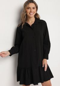 Born2be - Czarna Sukienka z Wiskozą o Koszulowym Kroju z Falbanką Penzedi. Okazja: na co dzień. Typ kołnierza: kołnierzyk klasyczny. Kolor: czarny. Materiał: wiskoza. Długość rękawa: długi rękaw. Typ sukienki: koszulowe. Styl: klasyczny, casual, elegancki #1