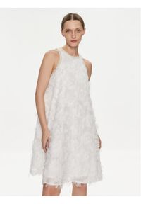 YAS Sukienka koktajlowa Pazy 26028873 Biały Standard Fit. Kolor: biały. Materiał: syntetyk. Styl: wizytowy #1