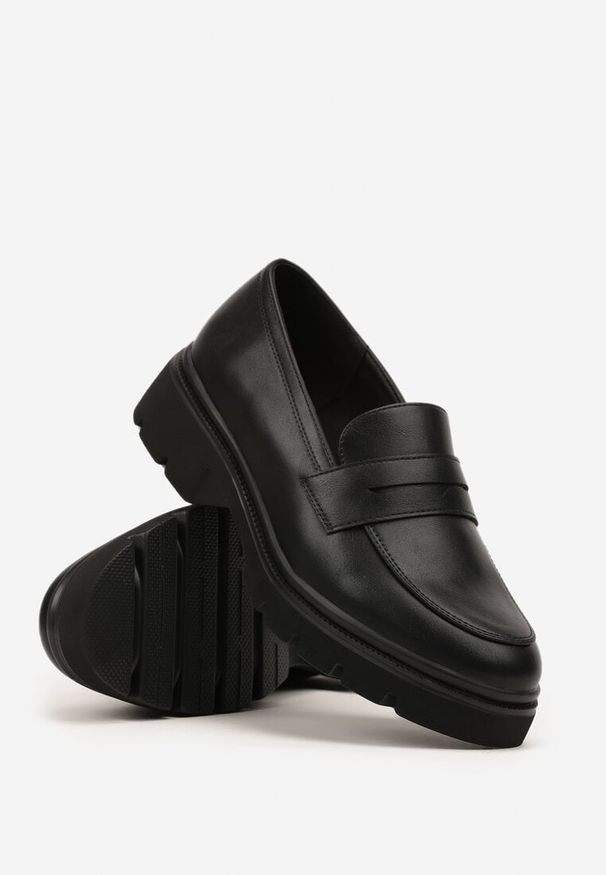 Renee - Czarne Mokasyny na Platformie z Tłoczeniem Celtellie. Okazja: na co dzień. Kolor: czarny. Materiał: skóra, jeans. Obcas: na platformie. Styl: casual