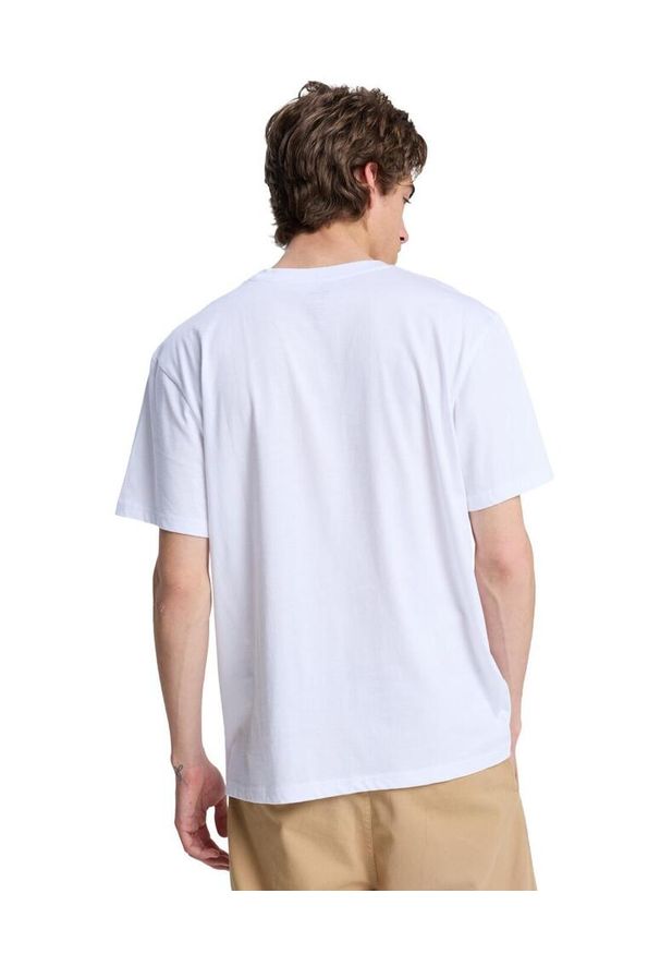 Quiksilver - Koszulka z krótkim rękawem BASIC męska. Kolor: biały. Materiał: materiał, bawełna. Długość rękawa: krótki rękaw. Długość: krótkie. Wzór: haft