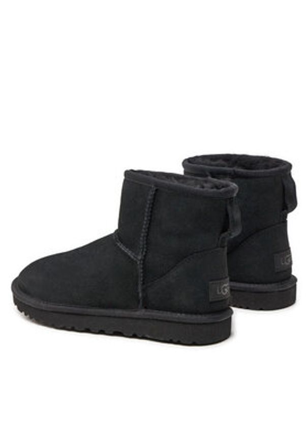 Ugg Śniegowce W Classic Mini II 1016222 Czarny. Kolor: czarny. Materiał: skóra