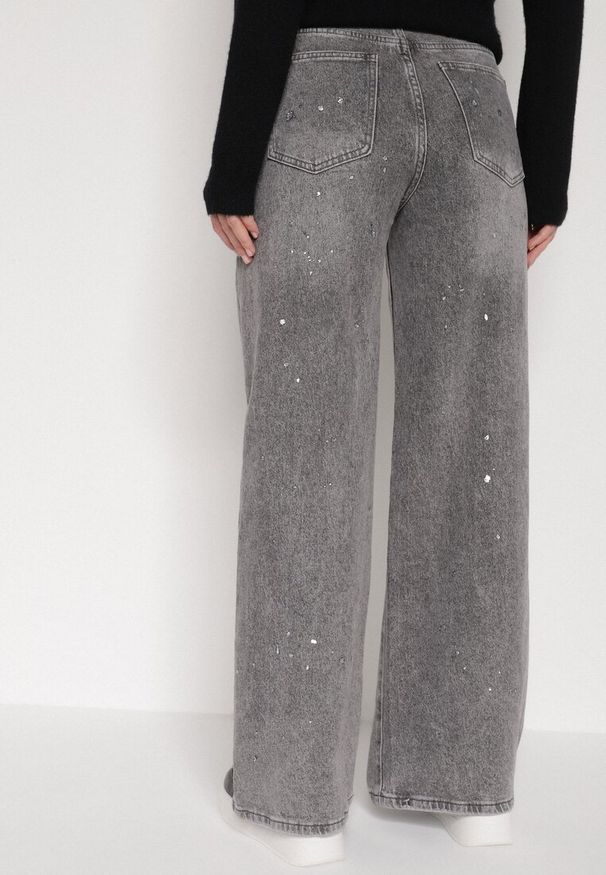 Born2be - Szare Szerokie Jeansy z Wysokim Stanem Zdobione Błyszczącymi Drobinami Isabela. Okazja: na co dzień. Stan: podwyższony. Kolor: szary. Wzór: aplikacja. Styl: casual, klasyczny, elegancki