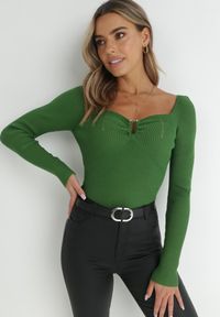 Born2be - Zielony Sweter z Prążkowanej Dzianiny Telesilla. Kolor: zielony. Materiał: dzianina, prążkowany. Sezon: zima