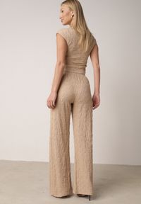 Born2be - Beżowy Gładki Komplet Szerokie Spodnie i Marszczona Bluzka ze Stójką Merithie. Kolor: beżowy. Materiał: materiał. Wzór: gładki #7