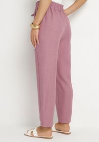 Born2be - Jasnofioletowe Spodnie z Wysokim Stanem i Gumką w Talii Savisse. Okazja: na co dzień. Stan: podwyższony. Kolor: fioletowy. Styl: elegancki, casual #3