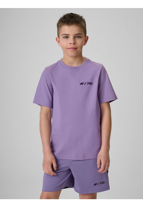 4f - 4F T-shirt regular z nadrukiem dziecięcy 4F JUNIOR x Robert Lewandowski - fioletowy 134 (8-9 lat). Okazja: na co dzień. Kolor: fioletowy. Materiał: bawełna, dzianina. Wzór: nadruk. Sezon: lato. Styl: młodzieżowy, sportowy, casual