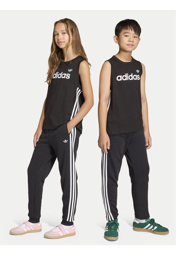 Adidas - adidas Spodnie dresowe 3 Stripes Pants KE2822 Czarny Regular Fit. Kolor: czarny. Materiał: syntetyk