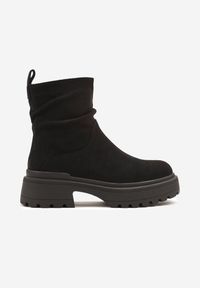 Born2be - Czarne Marszczone Botki z Imitacji Zamszu na Grubej Podeszwie Catrie. Okazja: na spotkanie biznesowe, do pracy, na co dzień. Kolor: czarny. Materiał: zamsz. Styl: klasyczny, biznesowy, casual, elegancki #4