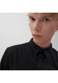 Reserved - Koszula slim fit z bawełny organicznej - Czarny. Kolor: czarny. Materiał: bawełna #1