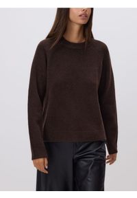 Reserved - Sweter z domieszką wełny - ciemnobrązowy. Kolor: brązowy. Materiał: wełna