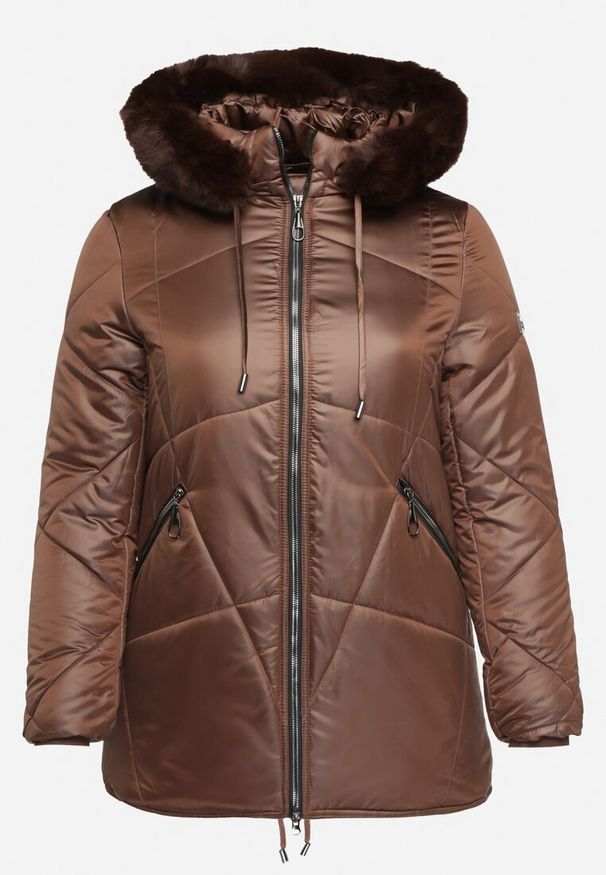 Born2be - Brązowa Kurtka Lekko Pikowana z Odpinanym Kapturem i Futerkiem Fioritta. Kolekcja: plus size. Kolor: brązowy. Materiał: futro. Sezon: zima