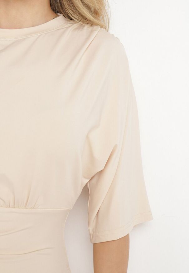 Born2be - Beżowa Sukienka Mini z Rękawem typu Nietoperz Nezia. Kolor: beżowy. Styl: elegancki. Długość: mini