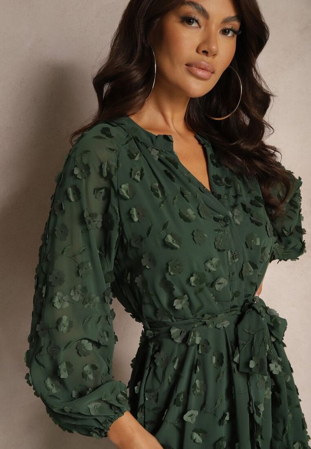 Renee - Ciemnozielona Sukienka o Trapezowym Kroju z Paskiem Guzikami przy Dekolcie i Aplikacjami 3D Etinlia. Okazja: na co dzień. Kolor: zielony. Materiał: wełna. Wzór: aplikacja. Typ sukienki: trapezowe. Styl: klasyczny, casual, elegancki