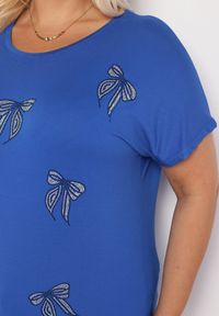 Born2be - Granatowy T-shirt z Bawełny z Kokardkami Ozdobionymi Cyrkoniami Rissamore. Typ kołnierza: kokarda. Kolor: niebieski. Materiał: bawełna. Wzór: aplikacja. Sezon: lato #6