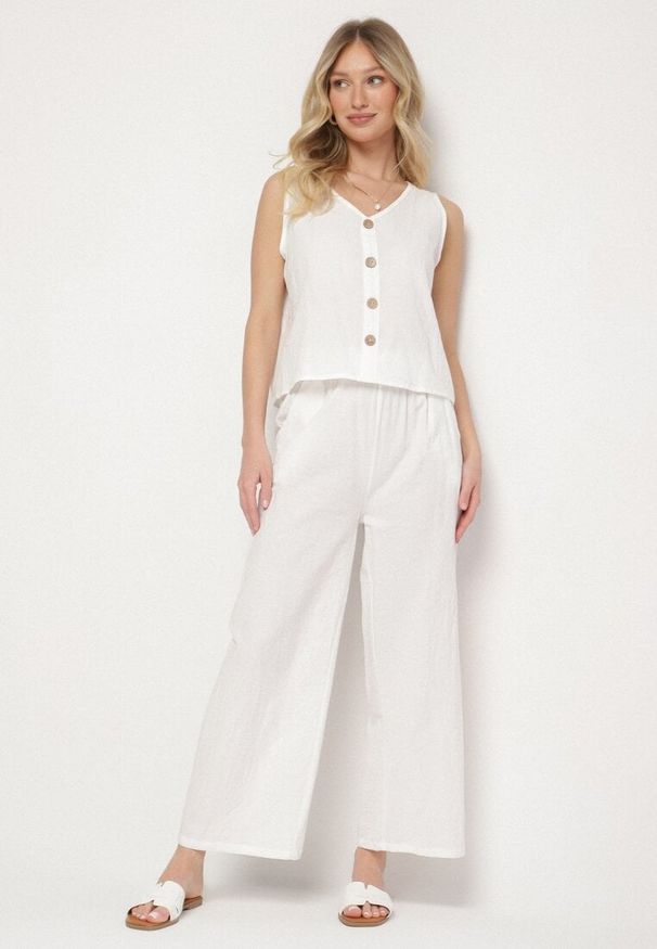 Born2be - Biały Komplet Bawełniany Koszulka bez Rękawów z Guzikami Spodnie z Gumką w Pasie Juliancella. Kolor: biały. Materiał: bawełna