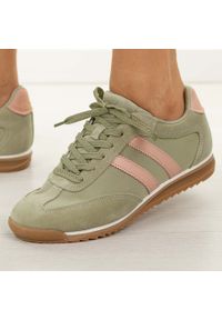 Khaki sportowe półbuty damskie McArthur Ma258w. Okazja: na co dzień. Nosek buta: okrągły. Zapięcie: sznurówki. Kolor: brązowy. Materiał: zamsz, tkanina. Szerokość cholewki: normalna. Sezon: wiosna, lato, jesień. Styl: sportowy #1