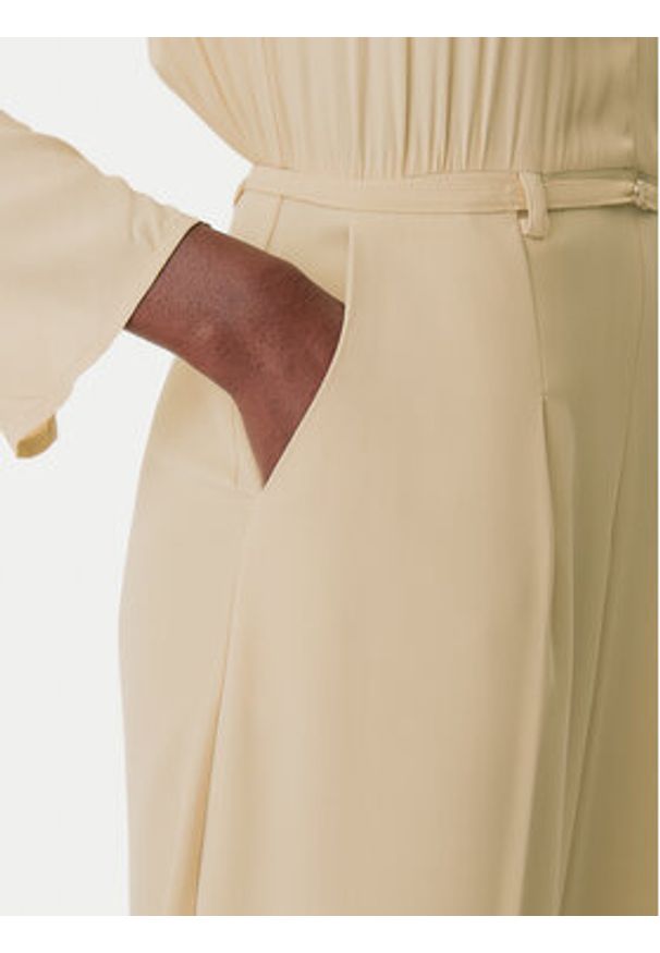 Patrizia Pepe Kombinezon 8T0047 A545 B814 Beżowy Regular Fit. Kolor: beżowy. Materiał: syntetyk