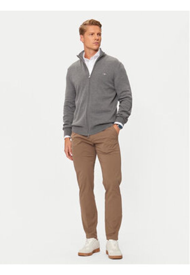 GANT - Gant Sweter 8030164 Szary Regular Fit. Kolor: szary. Materiał: bawełna