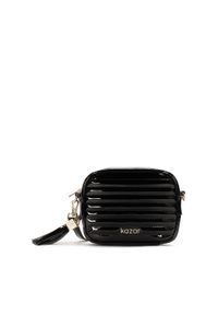 Kazar - Mała lakierowana torebka z poprzecznym pikowaniem. Kolor: czarny. Wzór: aplikacja. Dodatki: z breloczkiem, z frędzlami. Materiał: lakierowane, skórzane. Styl: elegancki, casual #1