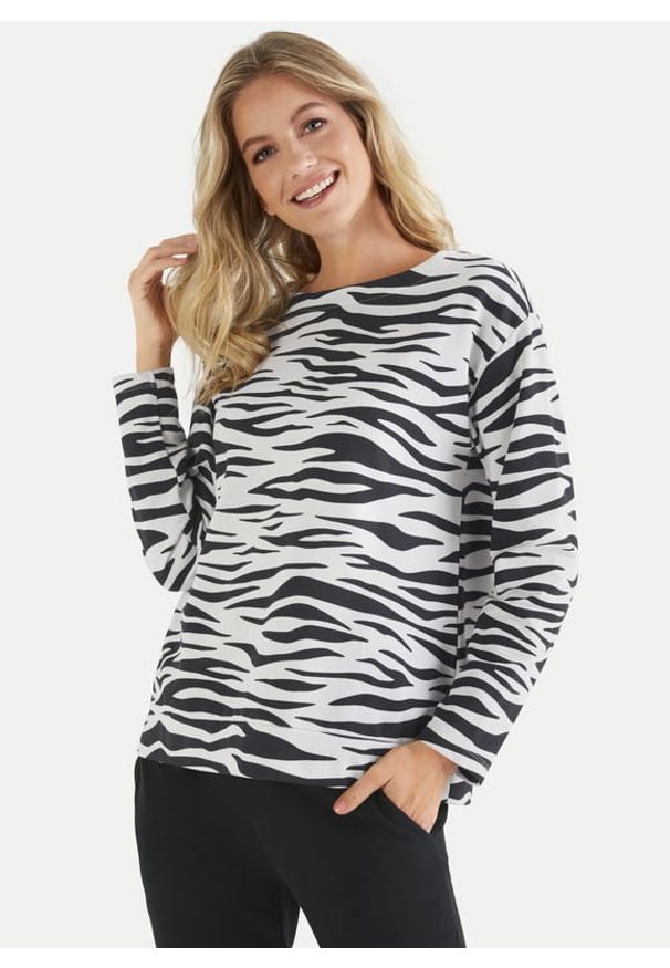 Bluza biały tygrys Juvia. Typ kołnierza: dekolt w łódkę. Kolor: biały. Materiał: bawełna, poliester. Wzór: nadruk