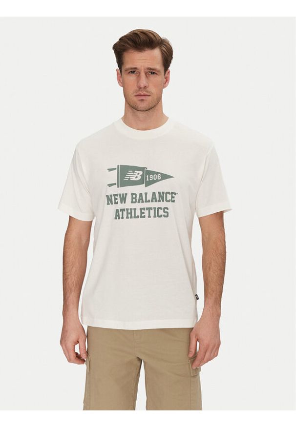 New Balance T-Shirt MT51924 Biały Relaxed Fit. Kolor: biały. Materiał: bawełna