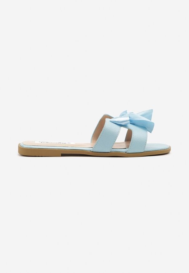 Born2be - Niebieskie Klapki z Wycięciami i Kokardą Tellivia. Kolor: niebieski. Styl: klasyczny, elegancki