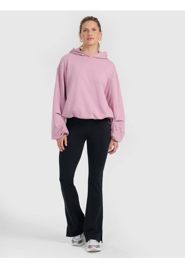 4f - 4F Bluza dresowa nierozpinana z kapturem damska - różowa XS. Okazja: na co dzień. Typ kołnierza: kaptur. Kolor: różowy. Materiał: dresówka. Styl: casual