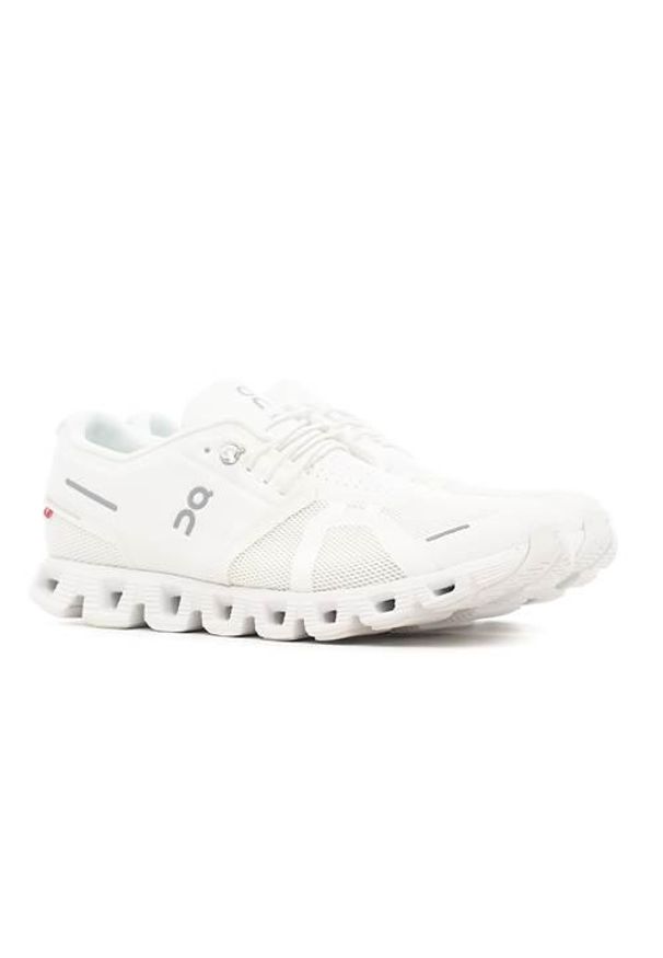 Buty do biegania męskie On Running Cloud 5. Zapięcie: sznurówki. Kolor: biały. Materiał: syntetyk, tkanina, materiał. Szerokość cholewki: normalna. Sport: bieganie