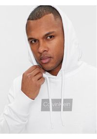Calvin Klein Bluza Raised K10K112250 Biały Regular Fit. Kolor: biały. Materiał: bawełna #4