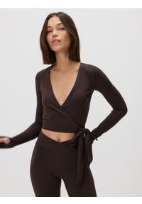 Reserved - Kopertowa bluzka z wiązaniem - ciemnobrązowy. Kolor: brązowy. Materiał: dzianina
