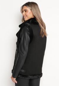 Born2be - Czarna Kamizelka Bezrękawnik w Stylu Biker z Ekozamszu z Futerkiem Terone. Kolor: czarny. Materiał: futro. Długość rękawa: bez rękawów. Wzór: aplikacja #7